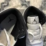 Air Jordan 1 Mid GS – White / Black (EU 38.5)